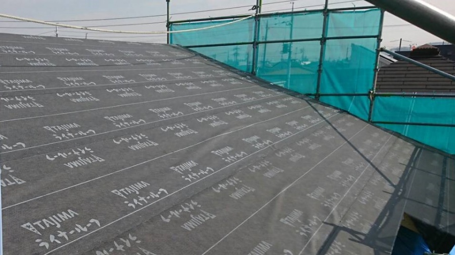 岡山市北区でカラーベスト屋根の下葺材「ルーフィング」張りです