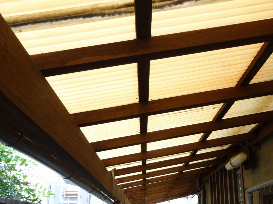 倉敷市中島で木製テラスの波板の張替え依頼です