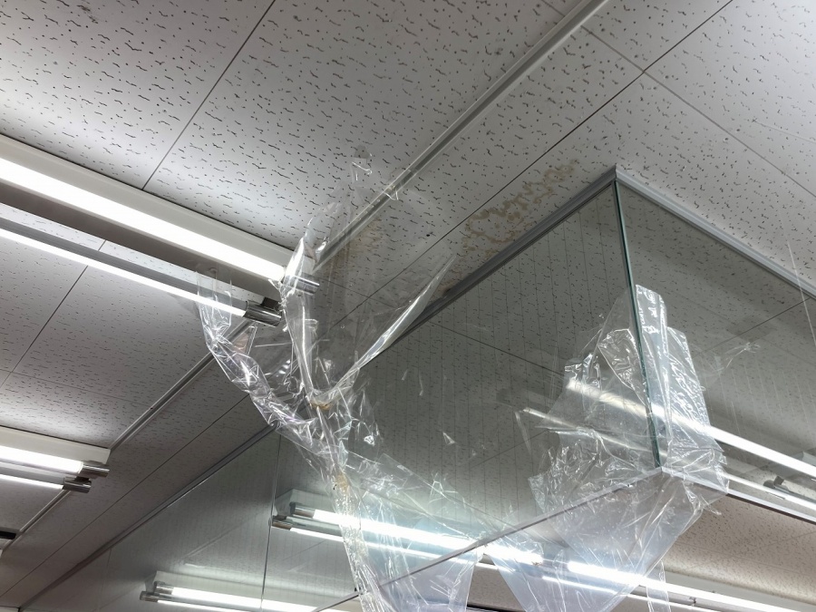 倉敷市児島で店舗天井からの雨漏り調査依頼です