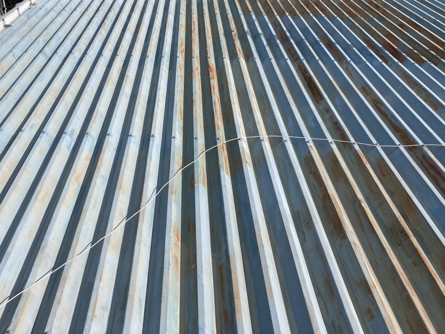 岡山市東区で塗装工事 予定の折板屋根の調査です