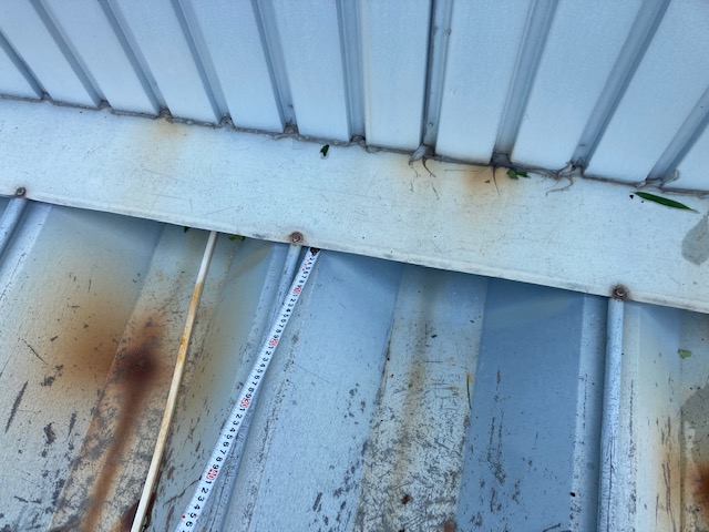 倉敷市玉島で店舗折板屋根、雨漏り補修です